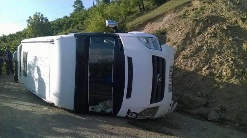 &Ouml;ğrenci Servisi Devrildi: 6 Yaralı