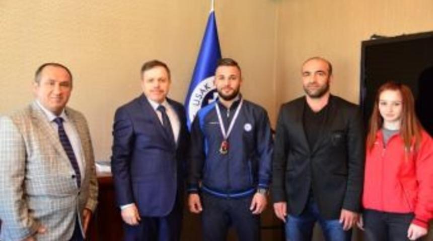 Uşak &Uuml;niversitesi Madalya Toplamaya Başladı