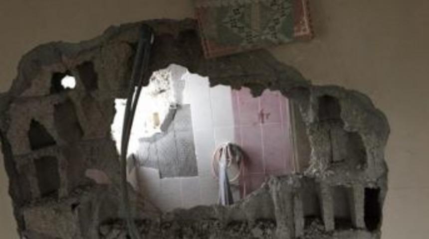 Binanın Duvarı Yıkıldı, Kur&rsquo;an-ı Kerim Zarar G&ouml;rmedi