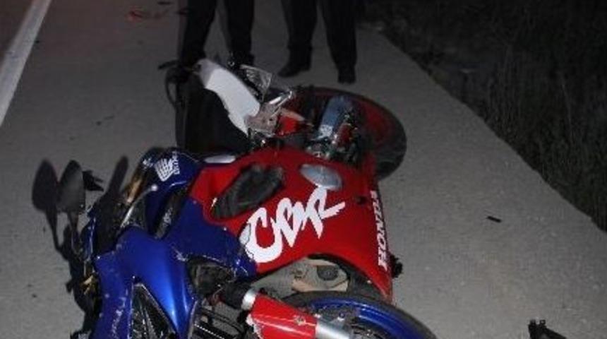 Motosiklet Kamyona Arkadan &Ccedil;arptı: 1 Yaralı