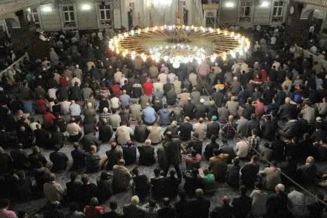 Elazığ’da Miraç Kandilinde Camiler Doldu Taştı