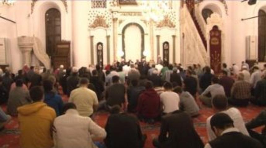 İzmir&rsquo;de Mira&ccedil; Kandili Coşkusu