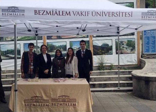 Bezmialem Valide Sultan, Türbesi Başında Anıldı