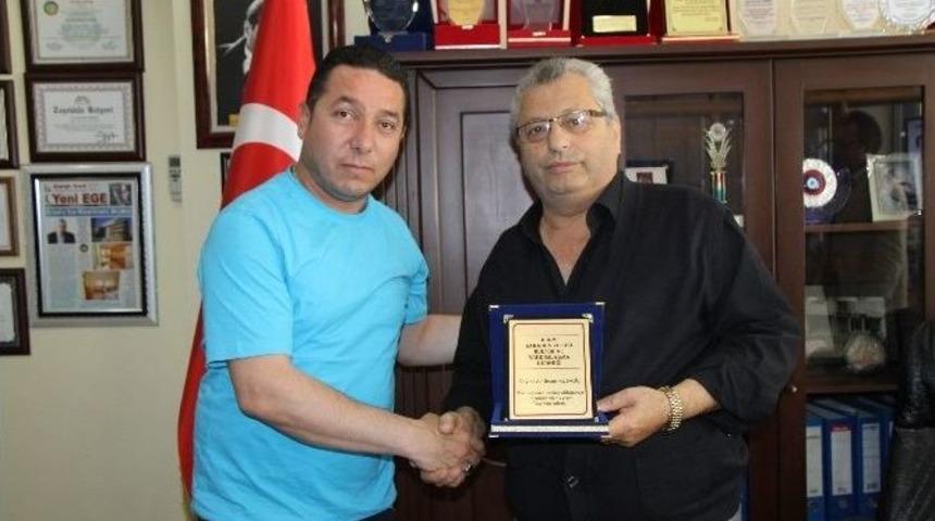 Didim&rsquo;deki Karadenizlilerden Başkan Kubali&ccedil;&rsquo;e Teşekk&uuml;r Plaketi
