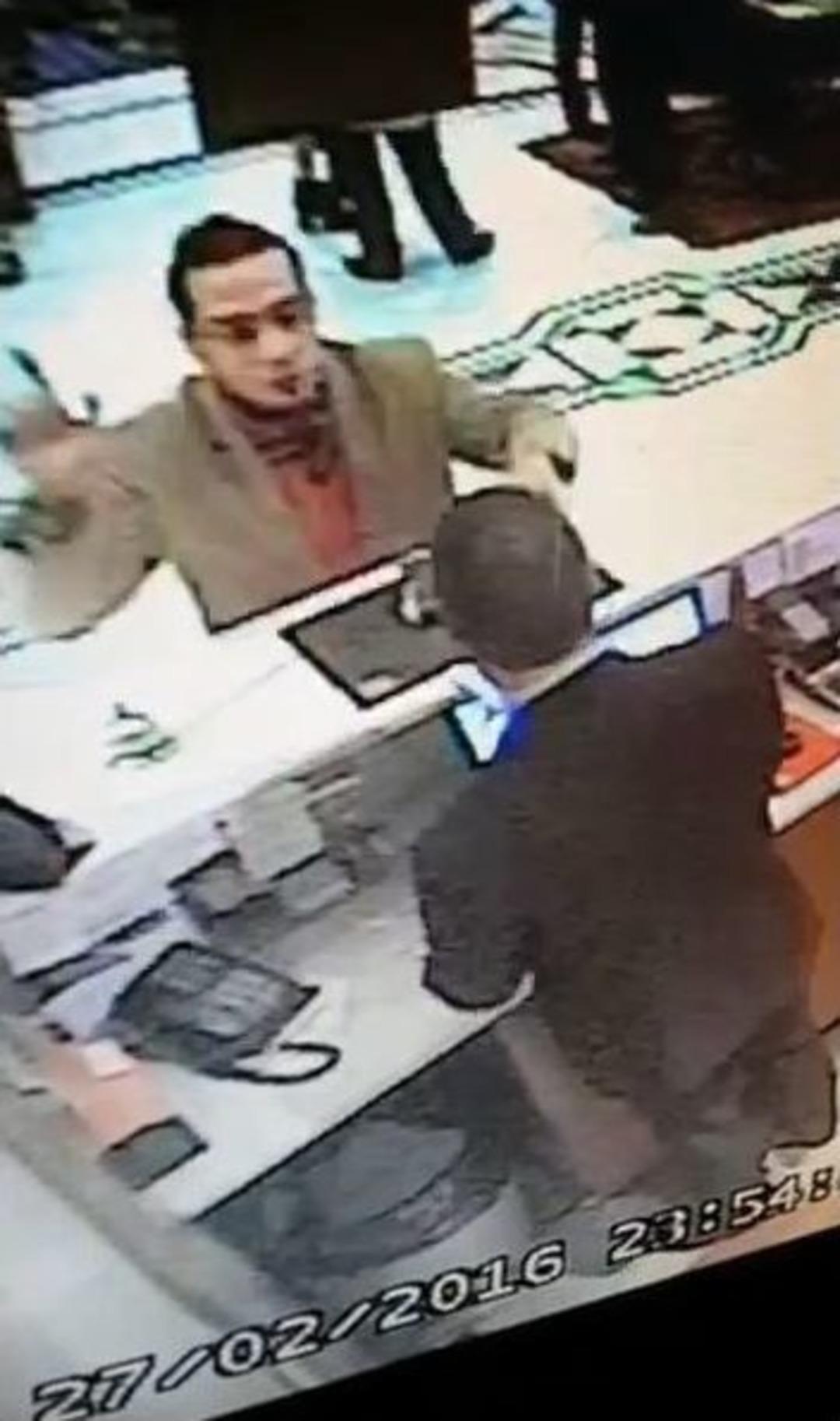 (&ouml;zel Haber) Pakistanlı Tırnak&ccedil;ının Para &Ccedil;alma G&ouml;r&uuml;nt&uuml;leri Sihirbazlara Taş &Ccedil;ıkarttı