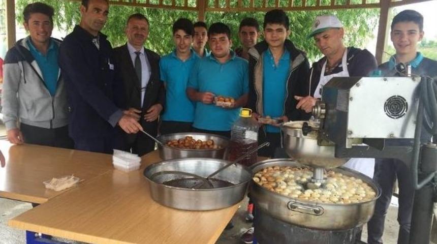 &Ouml;ğrencilerden İngilizce &Ouml;ğretmenleri İ&ccedil;in Lokma Hayrı