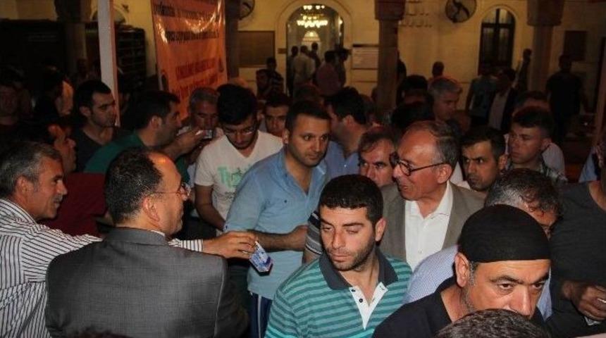 Camilerde S&uuml;t Dağıtıldı