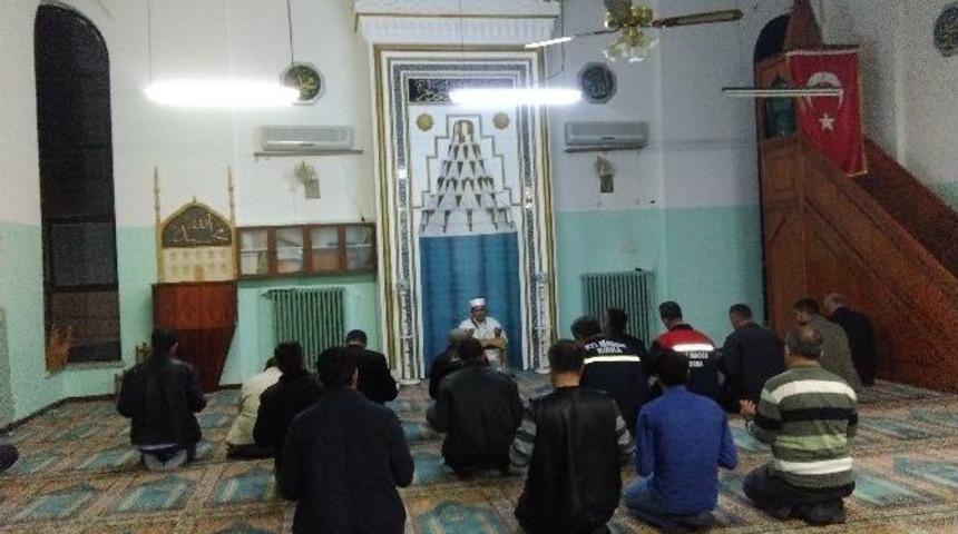 Bor İş&ccedil;ileri Mira&ccedil; Kandilini İş Yerlerindeki Camide Kutladılar