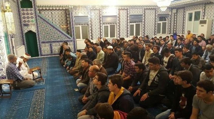 Mira&ccedil; Kandilinde 5 Bin S&uuml;t Dağıttı