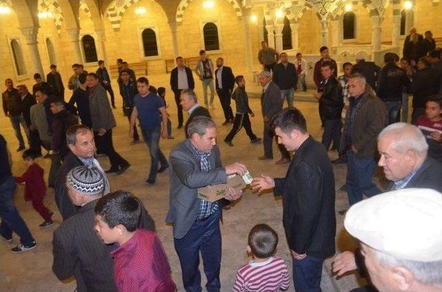 Mira&ccedil; Kandilinde 5 Bin S&uuml;t Dağıttı 3