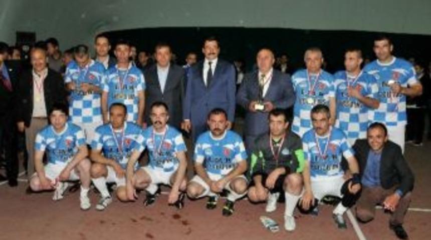 Zabıtalar Ke&ccedil;i&ouml;ren Belediyesi&rsquo;nin Futbol Şampiyonu Oldu