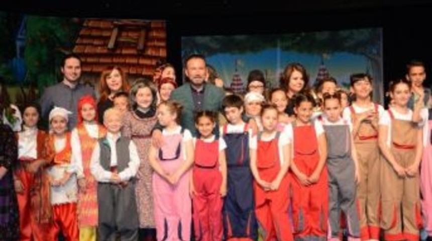 İzmit Belediyesi Drama Okulu &Ouml;ğrencilerinden Tiyatro Şenliği