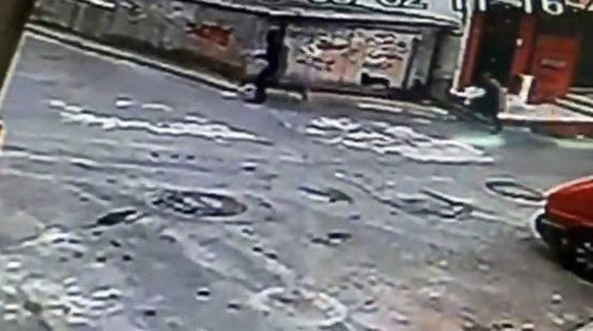 20 Saniyede 15 Bin Liralık Soygun Kamerada