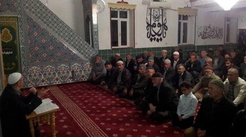 Mira&ccedil; Kandili&rsquo;nde G&uuml;m&uuml;şkonak&rsquo;taki Camiler Doldu Taştı