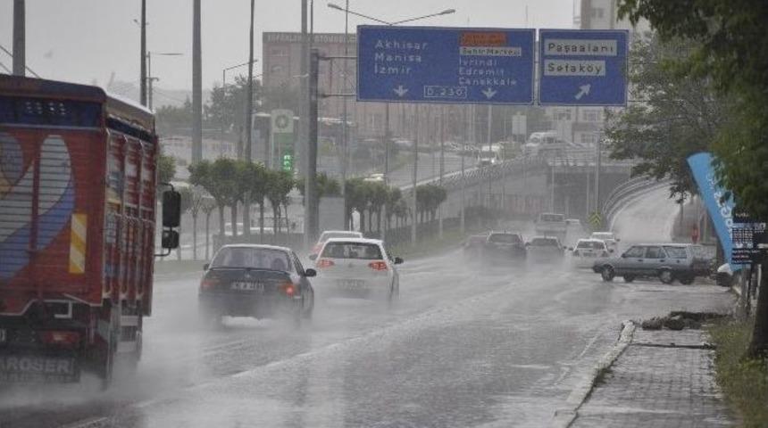 Balıkesir&rsquo;de Sağanak Yağış