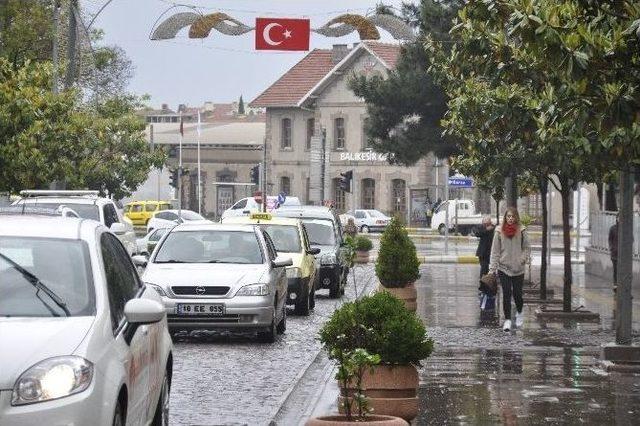 Balıkesir&rsquo;de Sağanak Yağış 1