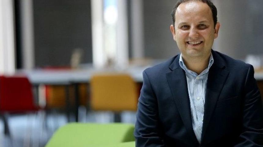 Ag&uuml;&rsquo;l&uuml; Akademisyenlere İki &Ouml;d&uuml;l