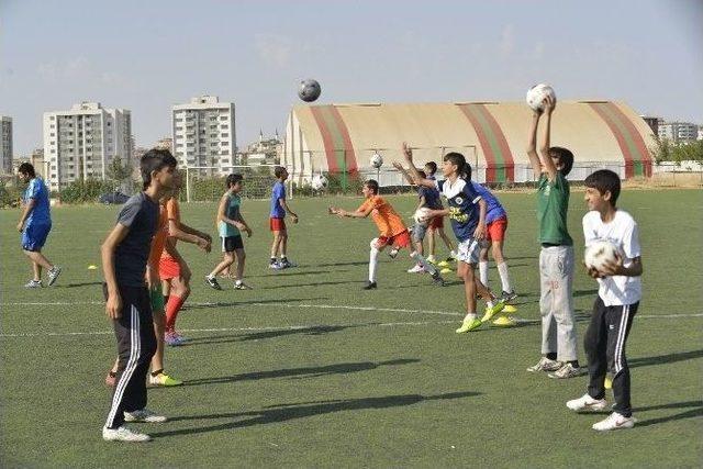 Büyükşehir Spor Yatırımlarıyla Bölgeye Öncülük Ediyor