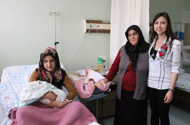 Nevşehir&rsquo;de Mira&ccedil; Bebek İki Dişli D&uuml;nyaya Geldi 3