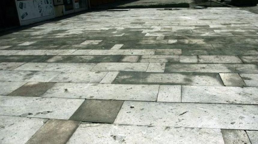 Kaldırım &Ccedil;alışmaları Devam Ediyor