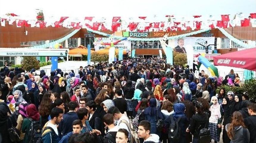 &Uuml;niversite Adaylarına Rehber Olan Fuar