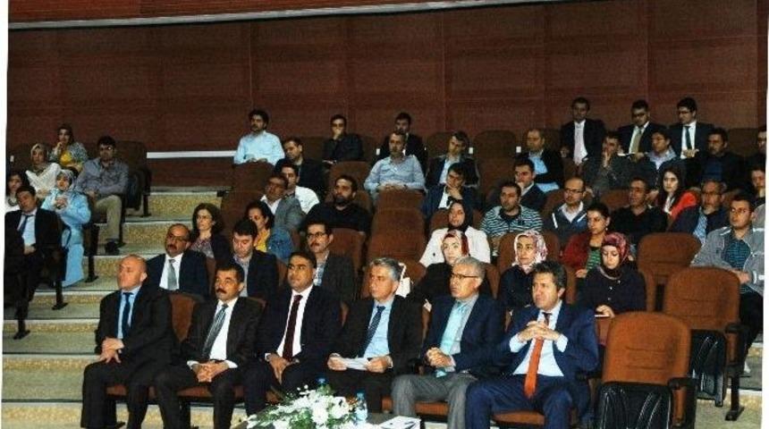 Valilikte Sosyal Medya Ve Bilişim Su&ccedil;larının &Ouml;nlenmesine Y&ouml;nelik Eğitim Veriliyor