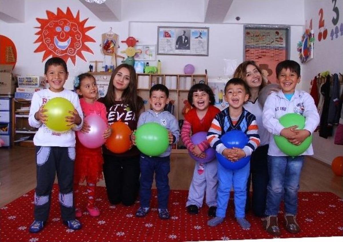 &Uuml;niversite &Ouml;ğrencilerinden G&uuml;l&uuml;mseten Proje