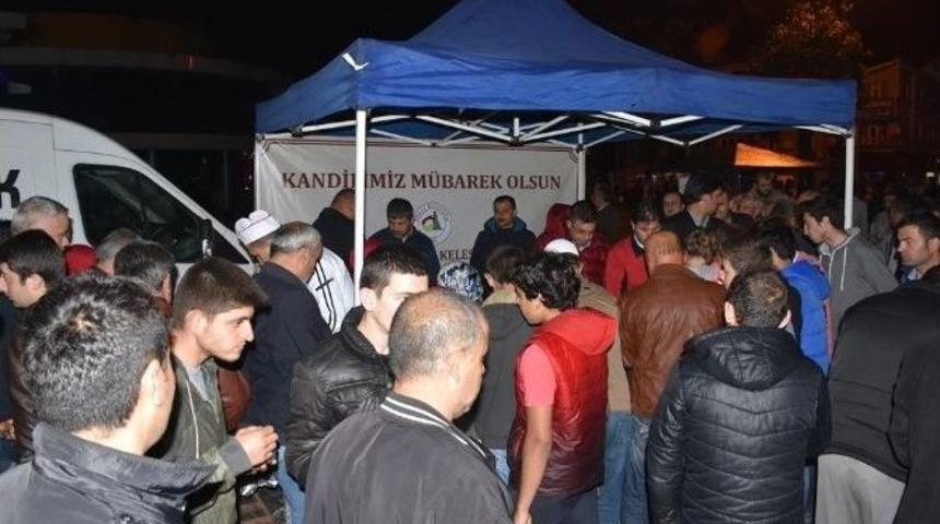 Belediye Lokma Dağıttı