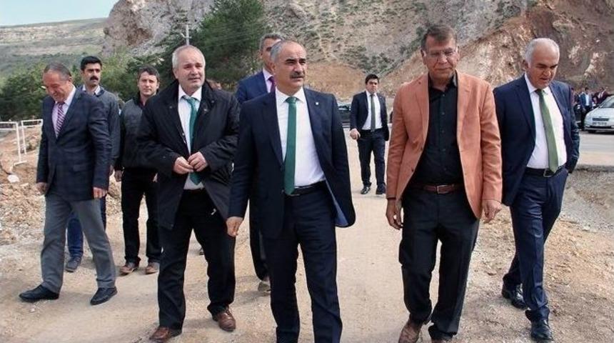 Paşabah&ccedil;e Mesire Alanında &Ccedil;alışmalar S&uuml;r&uuml;yor