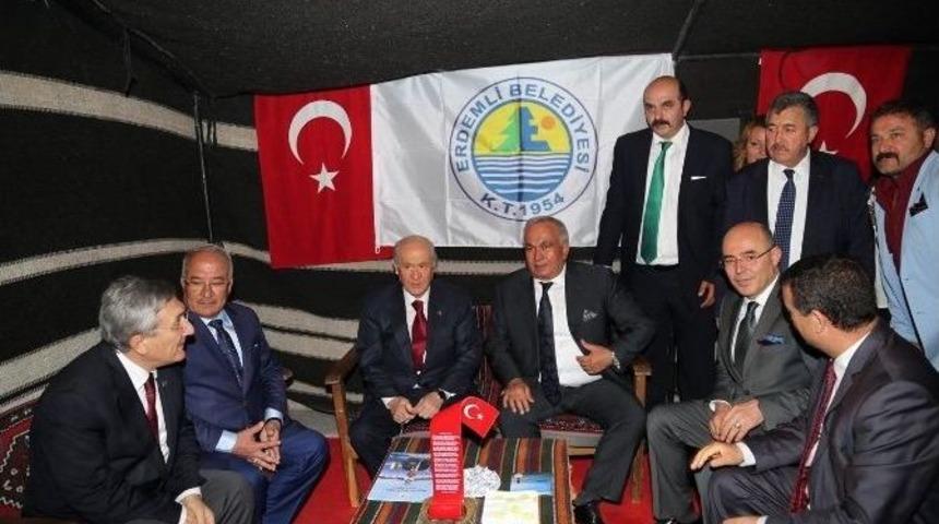 Erdemli Belediyesi, Konukları Dev Y&ouml;r&uuml;k &Ccedil;adırında Ağırladı