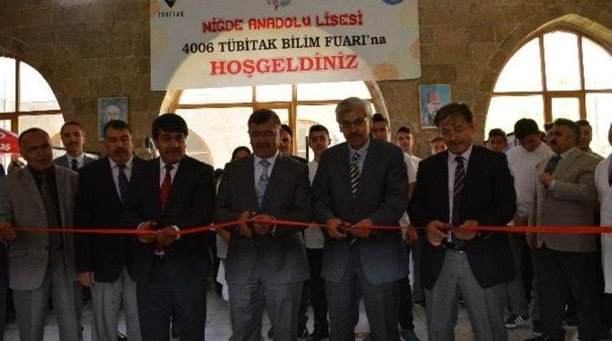 Niğde Anadolu Lisesindeki Bilim Fuarı İlgi G&ouml;rd&uuml;