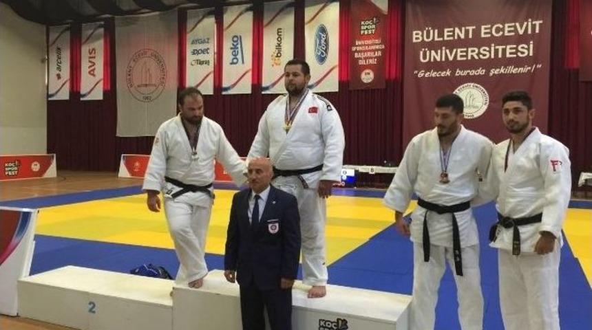D&uuml;zce &Uuml;niversitesi Judoda Da İddialı