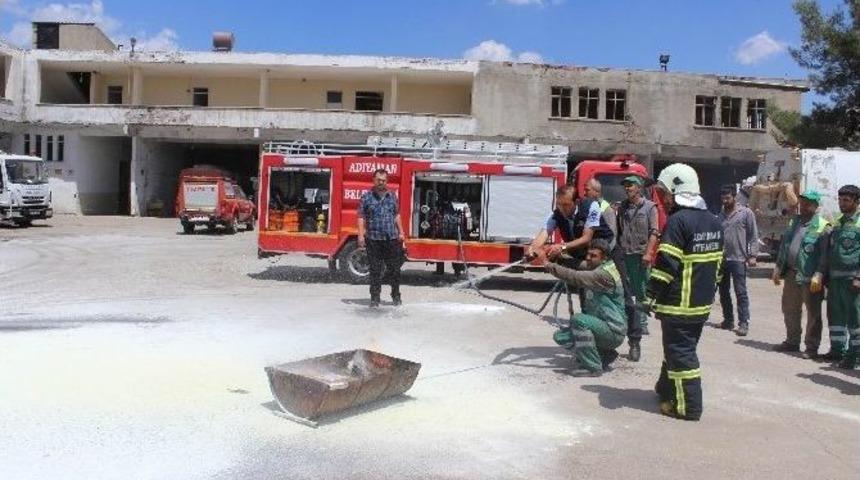 Temizlik İş&ccedil;ileri Yangın S&ouml;nd&uuml;rme Eğitimi Aldı