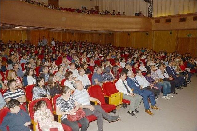 Adana&rsquo;da Liseli Tiyatrocular Sahnede 1