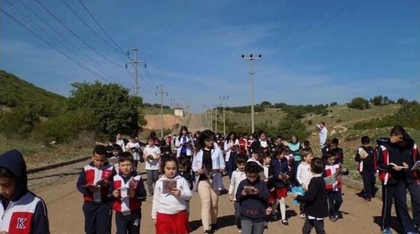 Hem Y&uuml;r&uuml;y&uuml;ş Yaptılar Hem Kitap Okudular