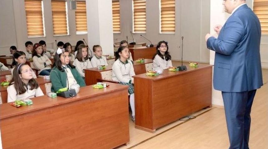 Başkan Orhan, &Ouml;ğrencilere Belediyecilik Dersi Verdi