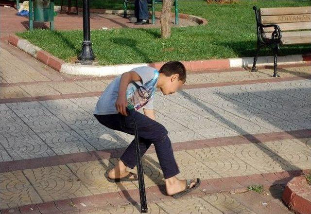 Suriyeli &Ccedil;ocukların Taşlı Kemerli Kavgası 1