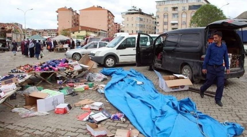 Oltu&rsquo;da Şiddetli R&uuml;zgar &Ccedil;atıları U&ccedil;urdu, Ağa&ccedil;ları Yıktı
