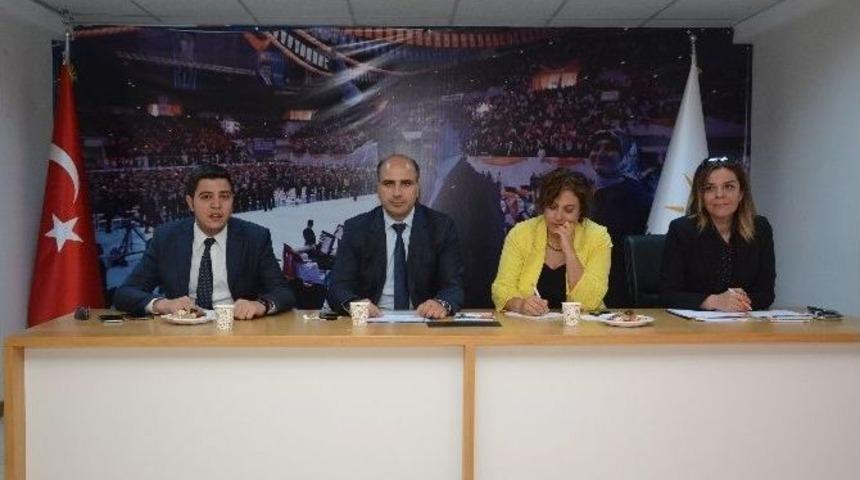 Ak Parti&rsquo;den &ldquo;s&ouml;z Verdik, Yapıyoruz&rdquo; Kitap&ccedil;ığı