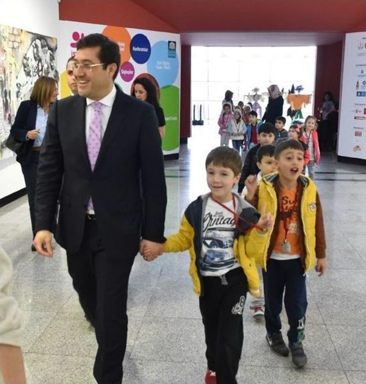 Başkan Hazinedar, Suriyeli Miniklerle Dans Etti