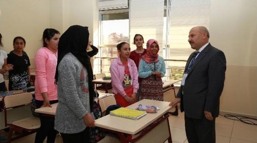 G&uuml;lt&uuml;rk, Sel&ccedil;uklu Gen&ccedil;lik Merkezine Hayran Kaldı
