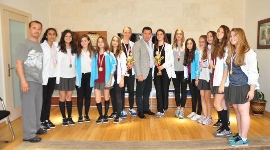 Gen&ccedil; Sporcular, Başkan&rsquo;a Teşekk&uuml;r Etti