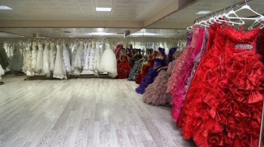 Gelinlik Ve Damatlıklar Y&uuml;reğir Belediyesi&rsquo;nden