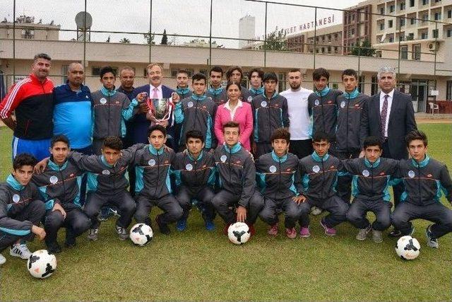 Eş Başkanlardan Akdeniz’e Şampiyonluk Getiren U15’lere Baklava