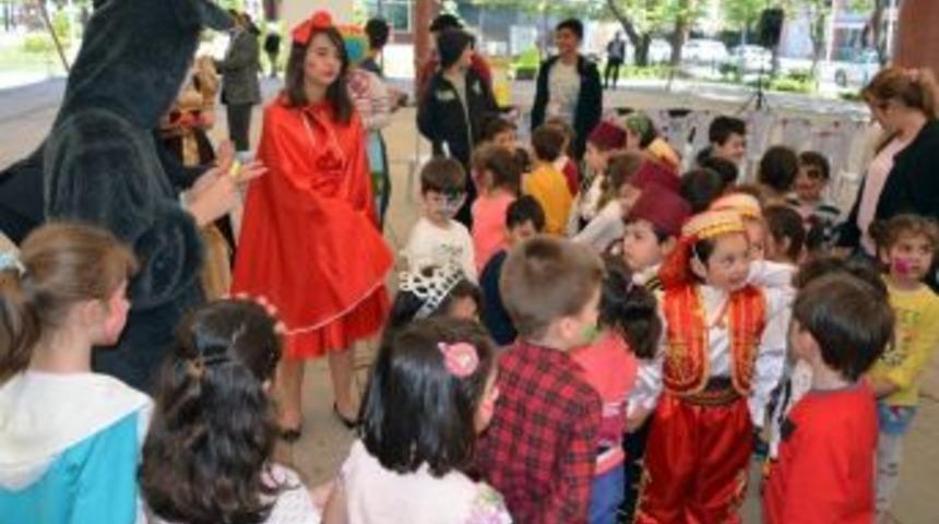 Eğitim Fuarına Renk Kattılar