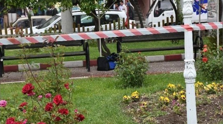 Dursunbey&rsquo;de Ş&uuml;pheli &Ccedil;anta Paniği