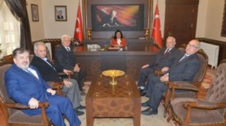 L&uuml;leburgaz Y&uuml;ksekokul Fak&uuml;lte Ve &Uuml;niversite A&ccedil;ma Ve Yaşatma Derneği&rsquo;nden Vali Civelek&rsquo;e Ziyaret