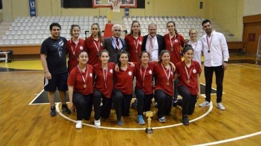 Burhaniye Belediyespor İlk 16 Takım Arasında