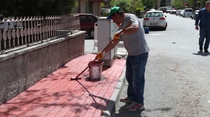 Kırmızıtoprak&rsquo;ta Kaldırımlar Kırmızı Oldu