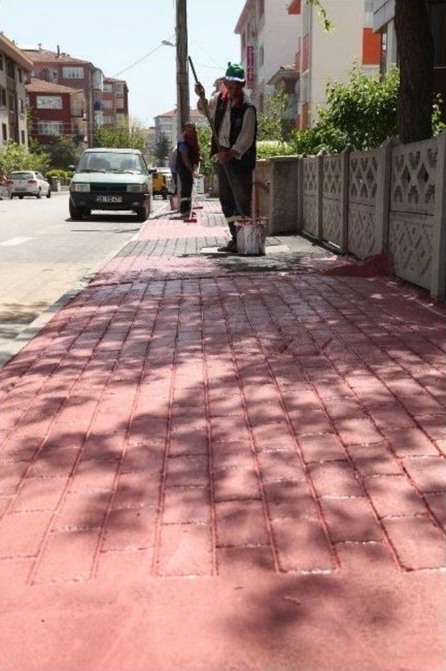 Kırmızıtoprak&rsquo;ta Kaldırımlar Kırmızı Oldu 1